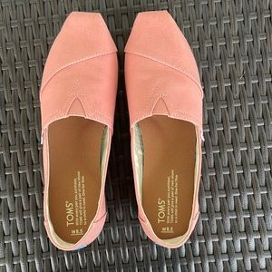 Tom’s Canyon Clay Canvas - Women’s 8.5.  Excellent condition.